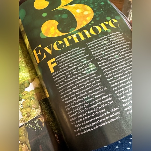 Taylor Swift - Fan Guide To The Eras Tour: 2 Collectible -2 sets available - Picture 12 of 17